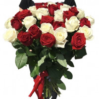 Длинные белые и красные розы 70 см