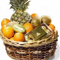 Fruit basket 4 kg with Ferrero Rocher